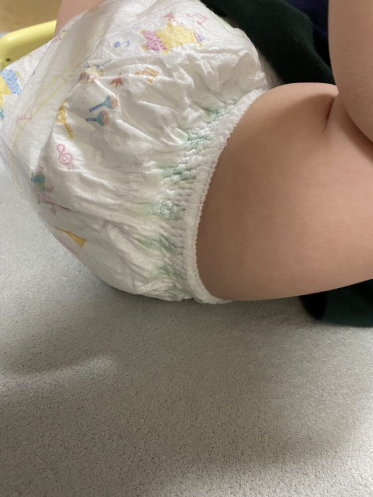 パンツ　太ももキャザー2