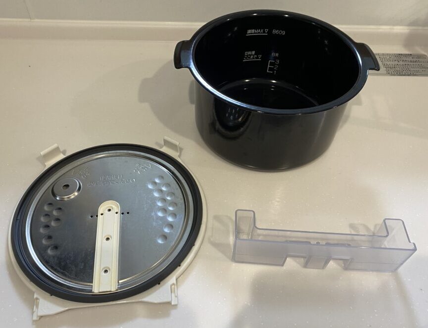 洗うパーツ3点を並べた写真