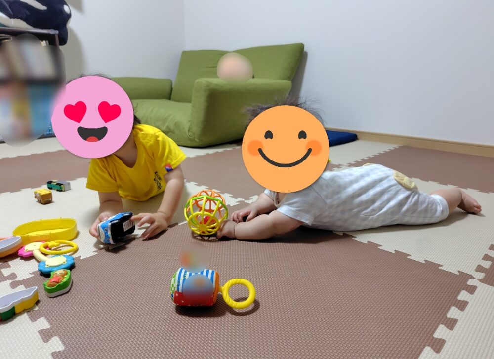 2人遊んでいる様子