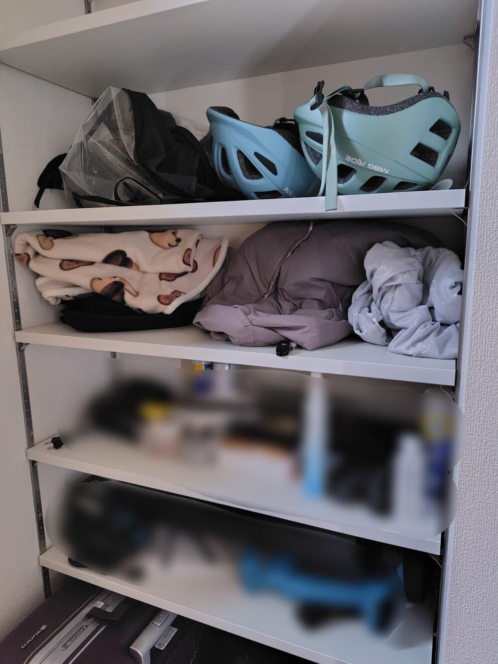土間収納のお出かけ用品が入っている部分