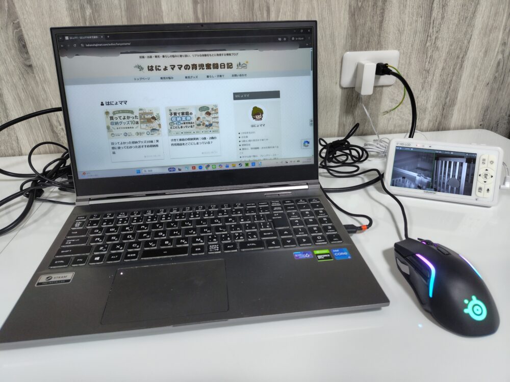ダイニングテーブル上のコンセント