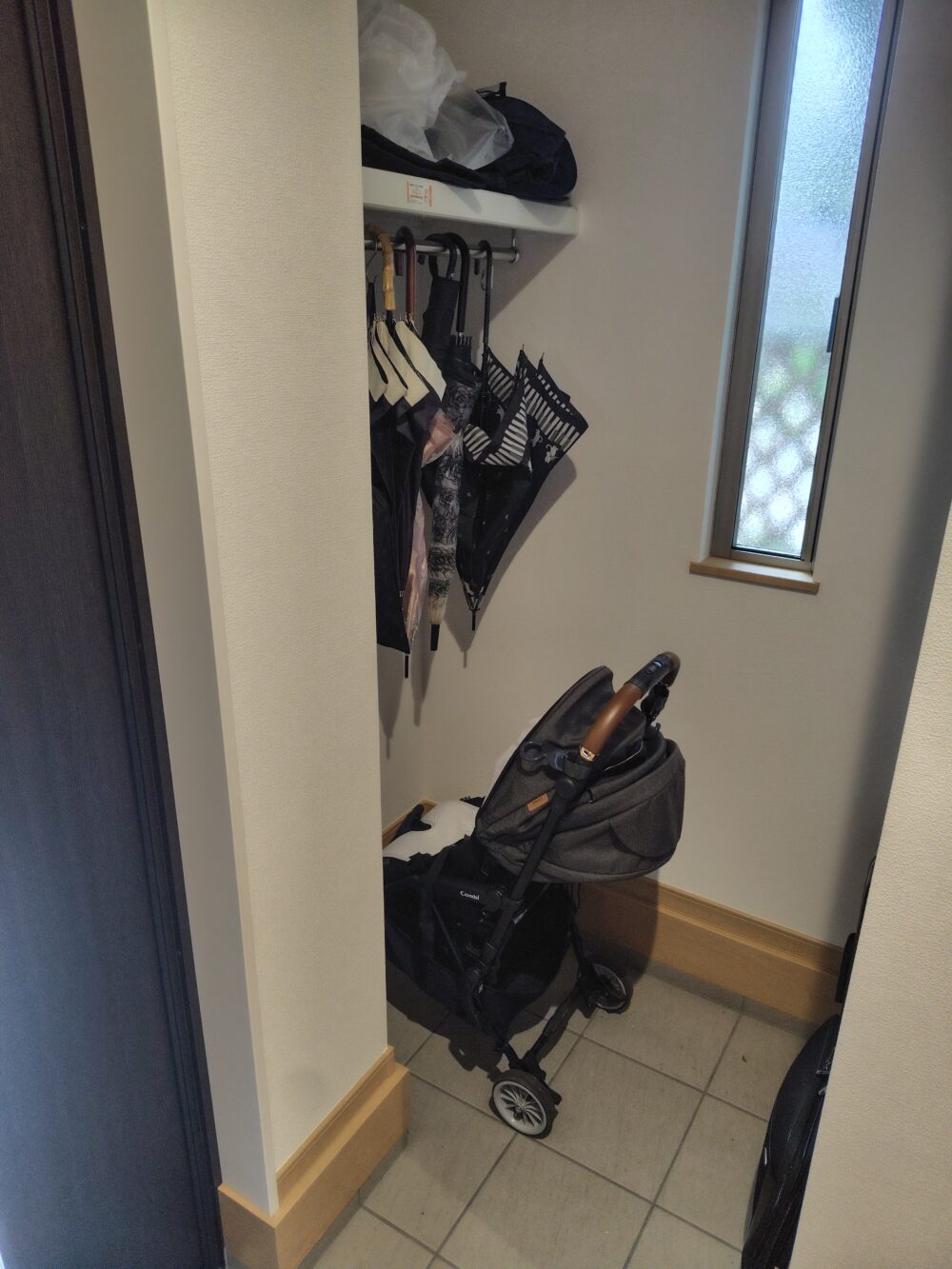土間収納にベビーカーを広げたまま置いている状態