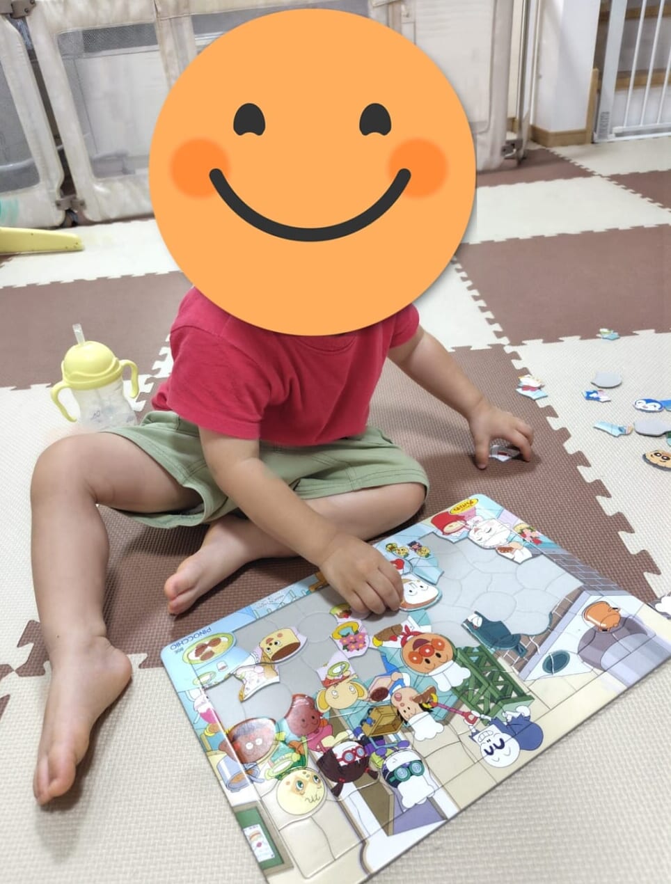 2歳6か月の長男が80ピースのパズルに挑戦している長男