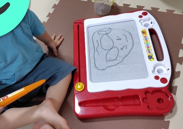 長男が実際に描いたアンパンマンの顔