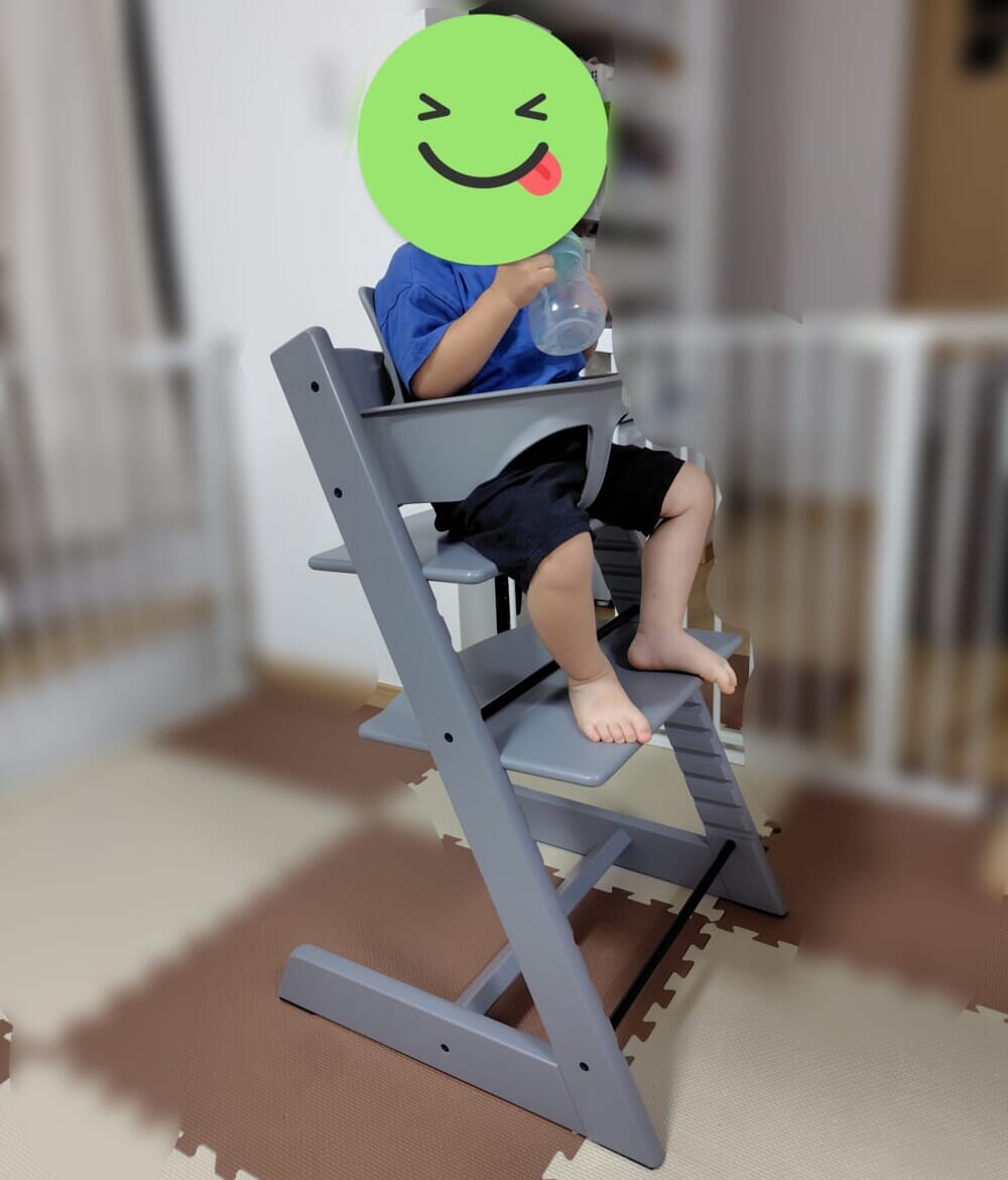 トリップトラップに座った長男