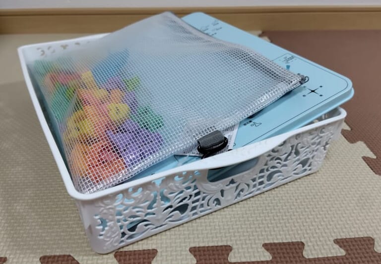 A4トレイにパズル台とB5ケースをまとめた様子